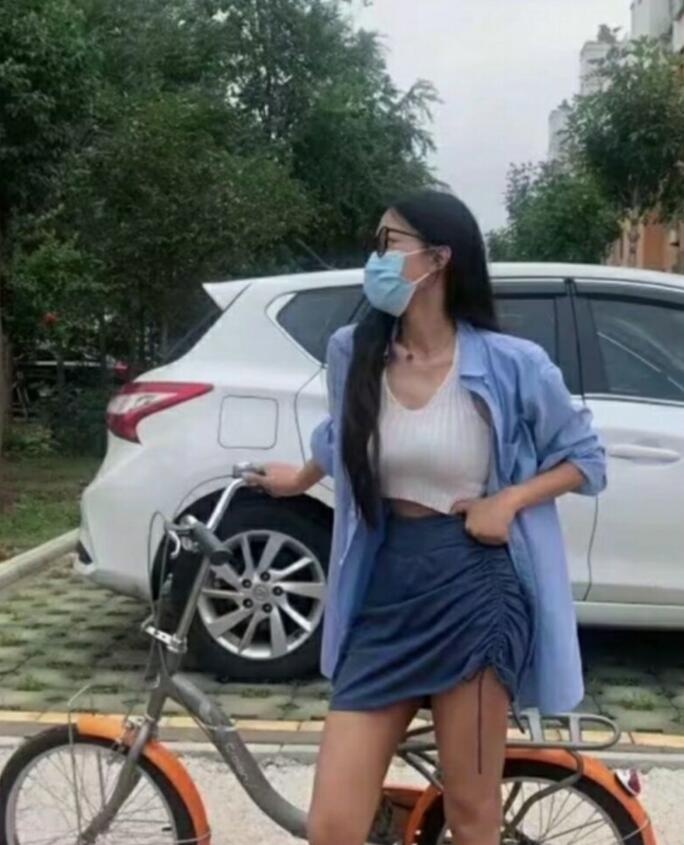 动物园附近的小姐姐