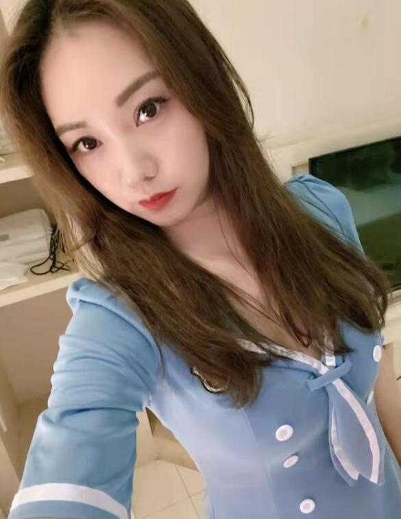 电视塔紧致小少妇