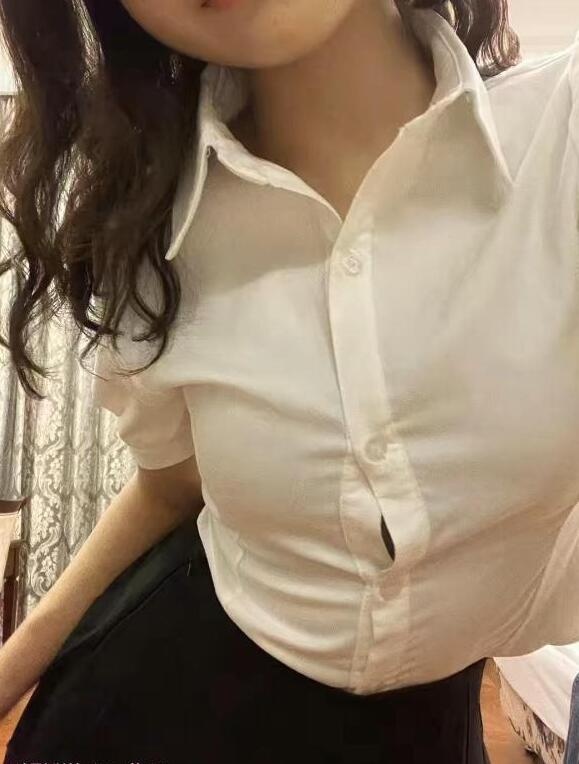 中项服务美女
