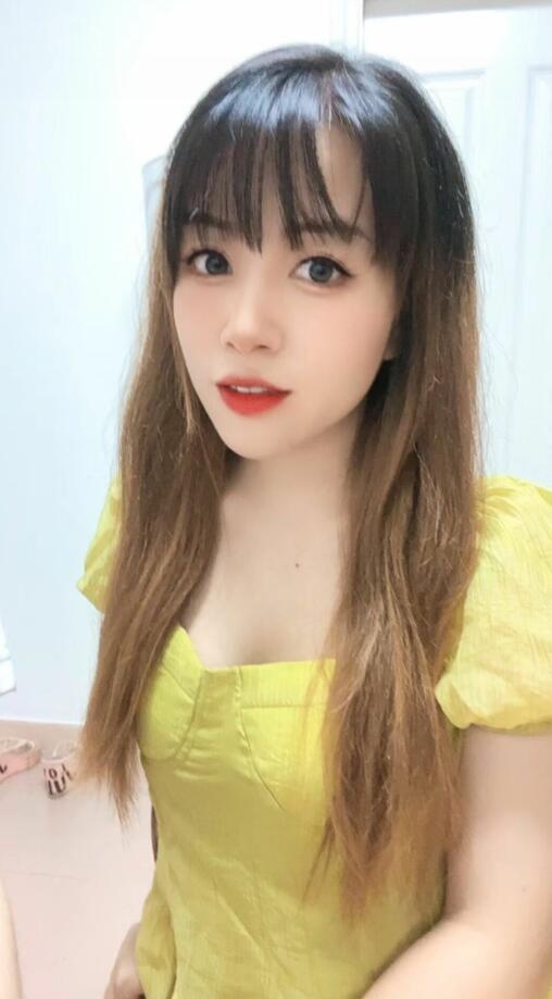 性感中透漏着一丝抚摸