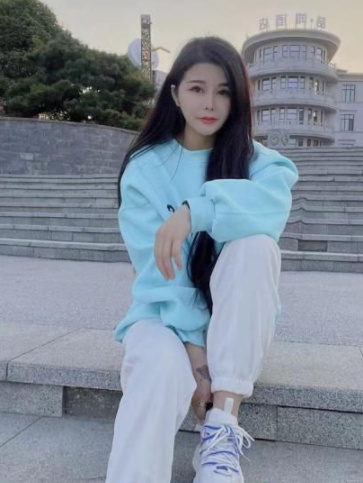 白嫩大奶小熙