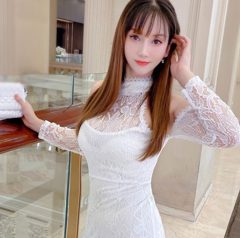 舌吻大胸妹子