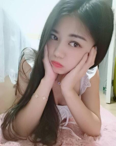 岗顶粉嫩妹子