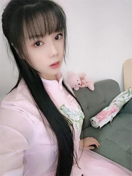 颜值在线的兼职美女宝儿