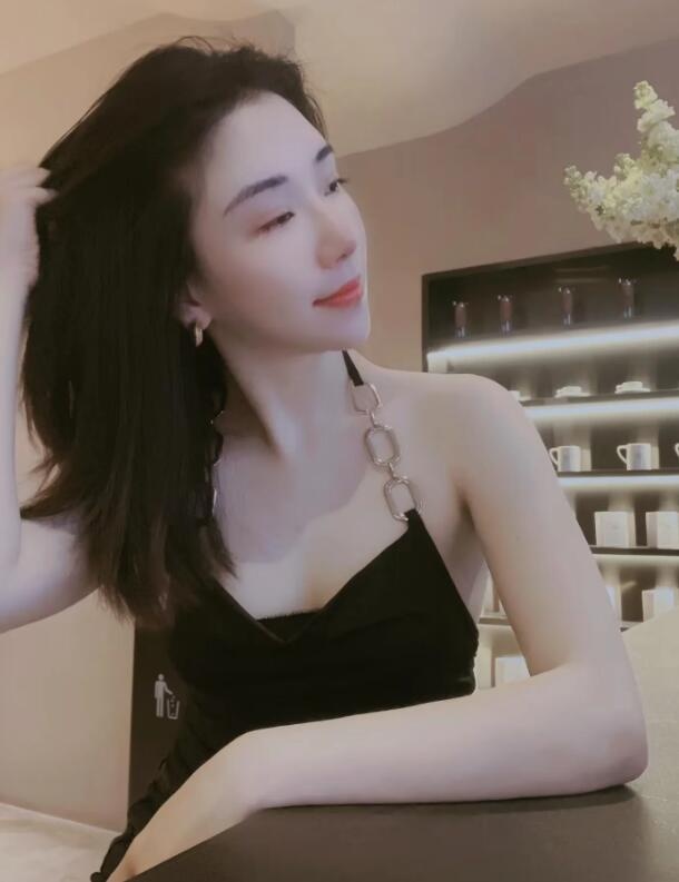 性感蕾丝少妇