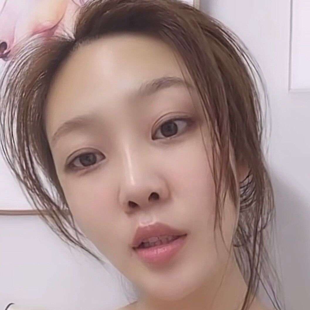 世纪广场刚下海的伊人