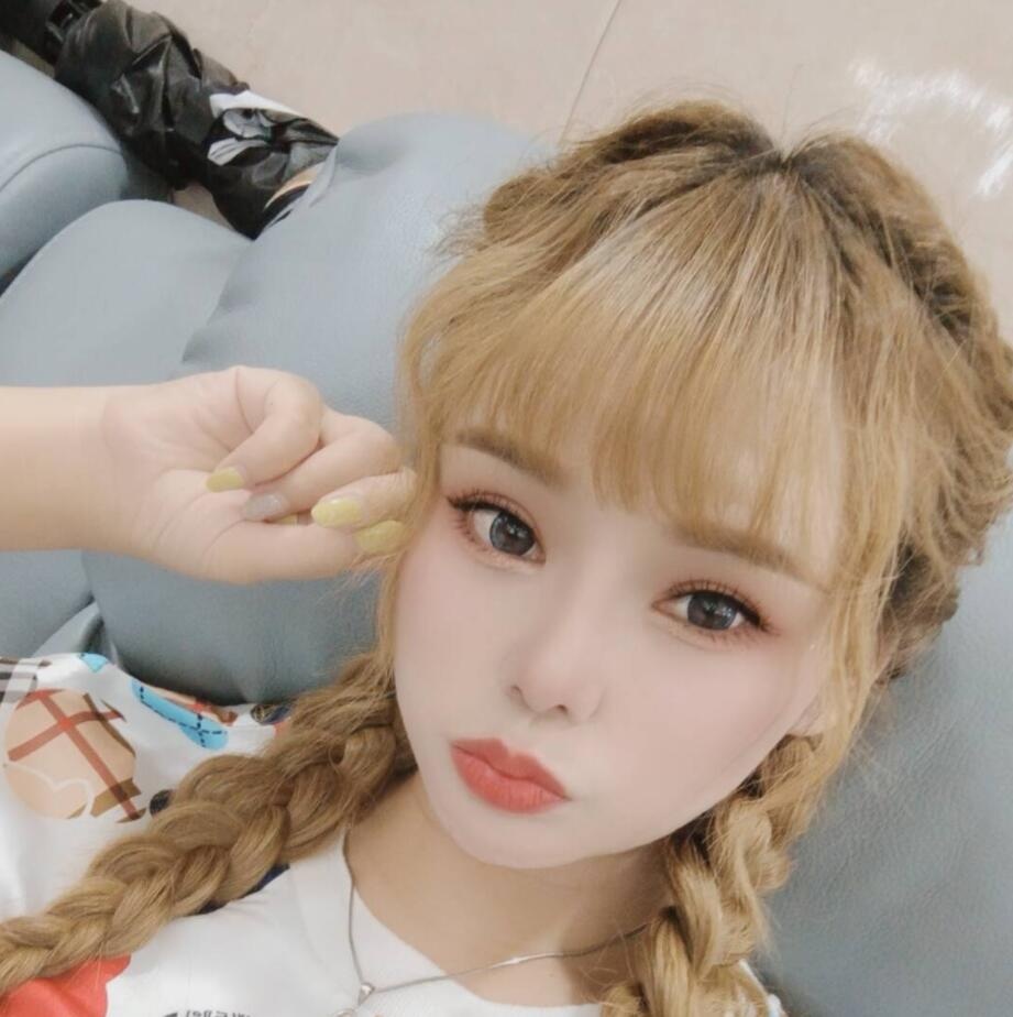 南山肤白小姐姐