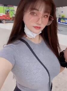 大胸美女服务带劲