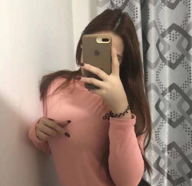  极品身材小嫩妹