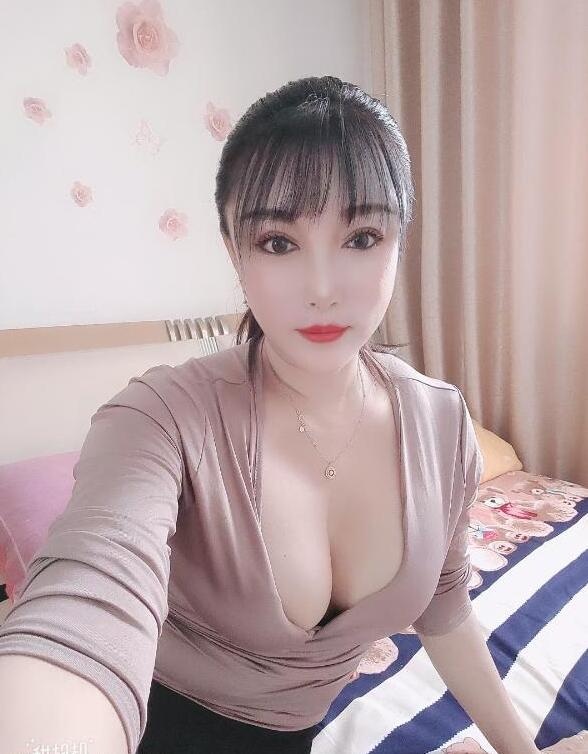 后入大奶子少妇