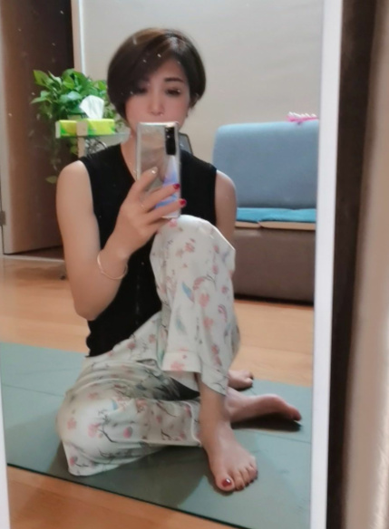 气质短发少妇