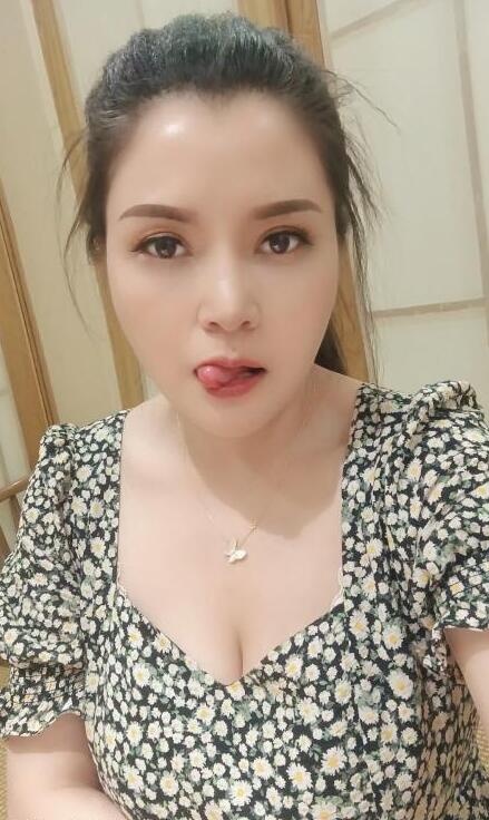 临平大奶少妇