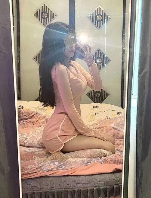 东站刚下海的嫩妹