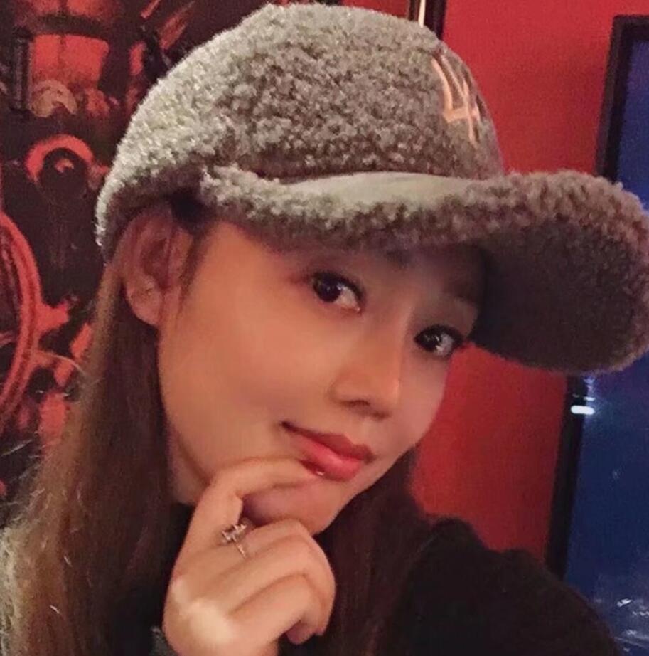 美甲师兼职小妹