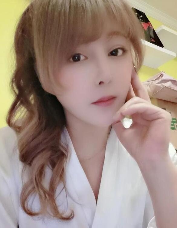 爱笑御姐萌萌