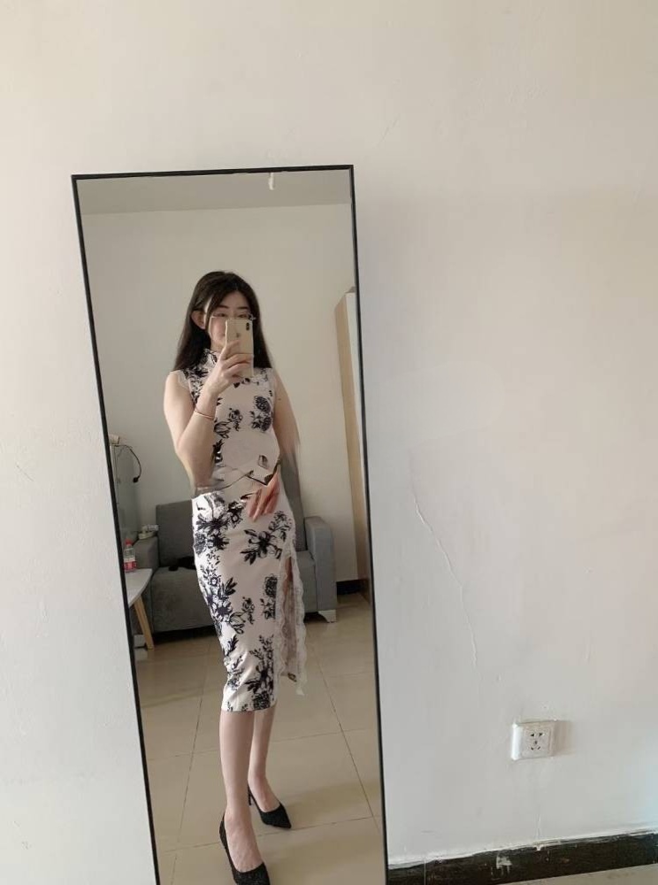 黑丝大美妞