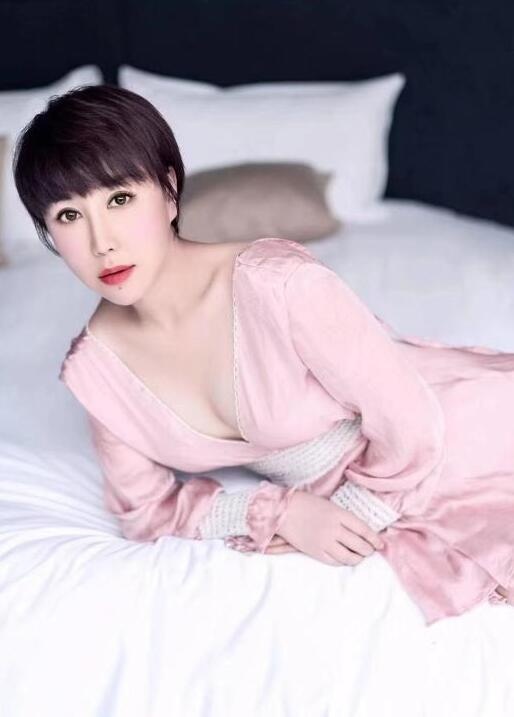 短发气质女炮友