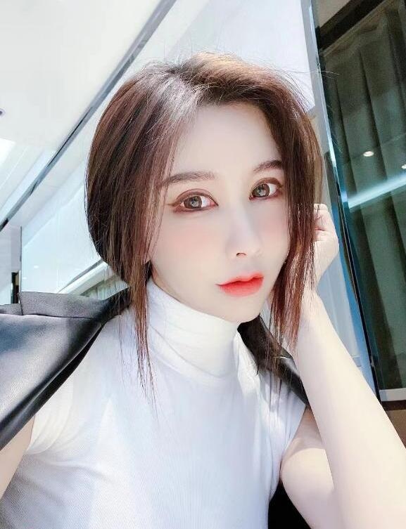 挺有气质一个少妇