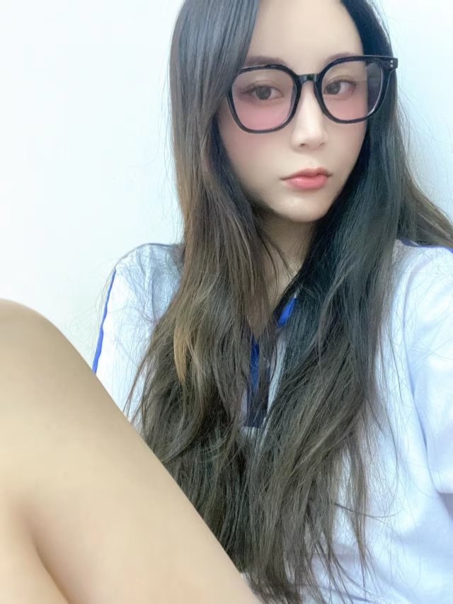 黄浦大长腿萌妹子