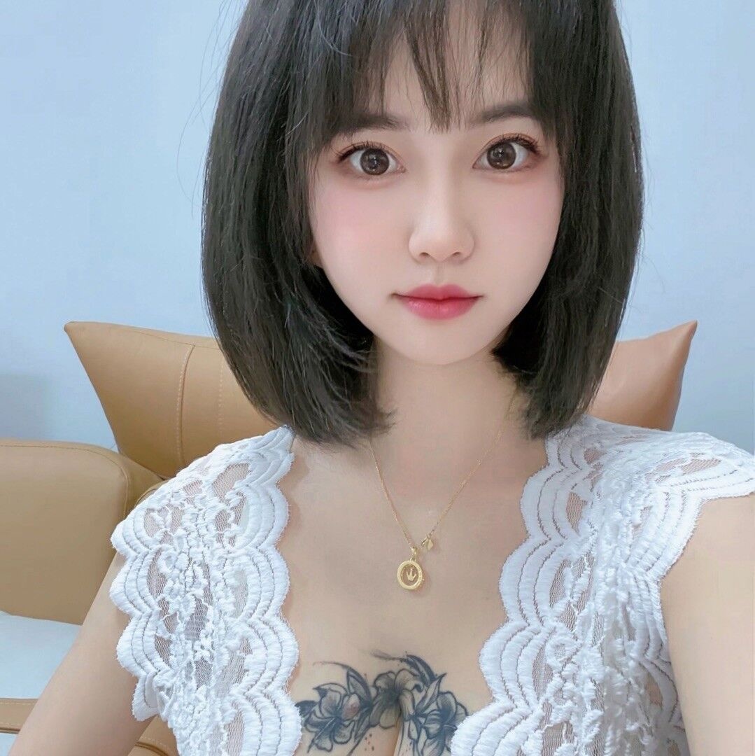 短发甜妞奶茶妹