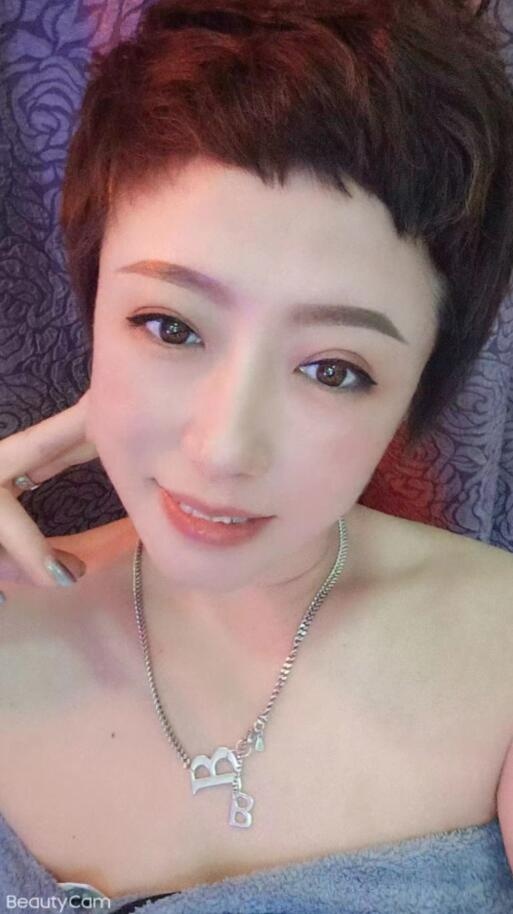 新验证的一个短发熟女