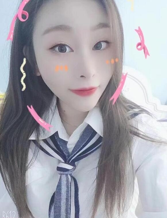 肤白腿长甜美依依