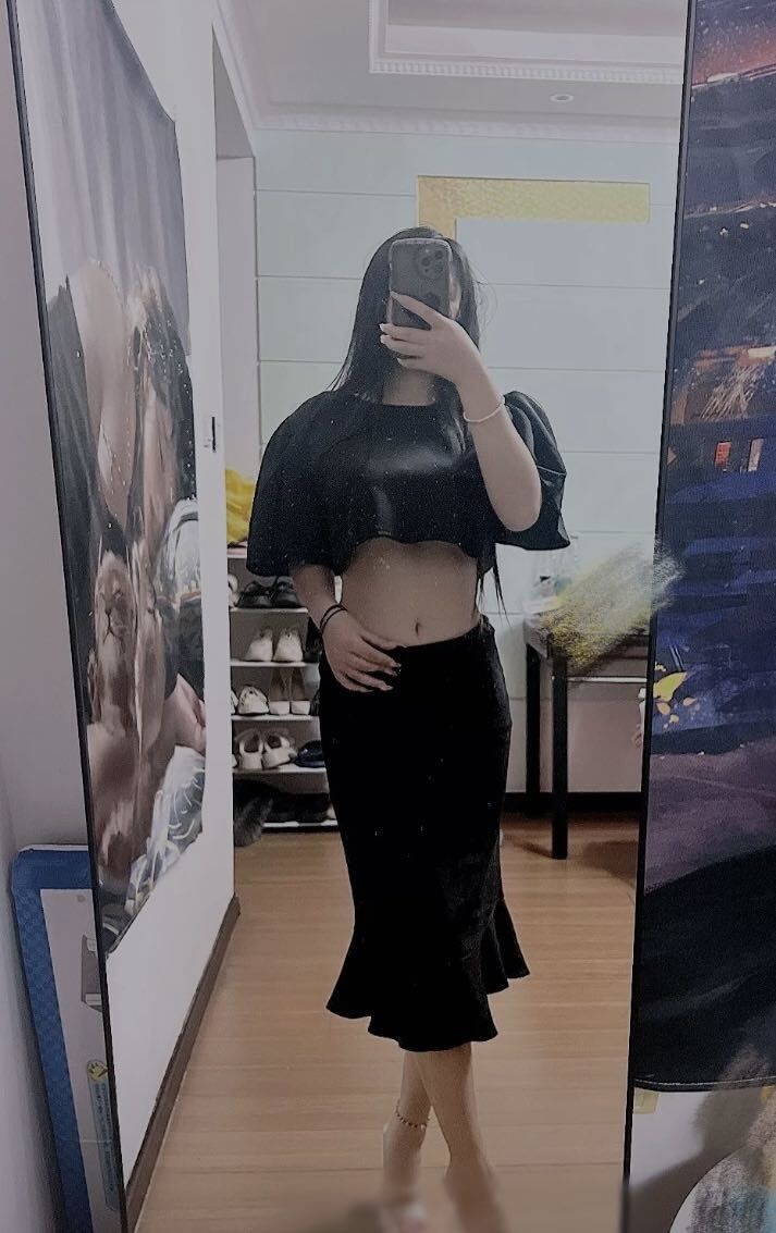 前凸后翘的兼职小妹