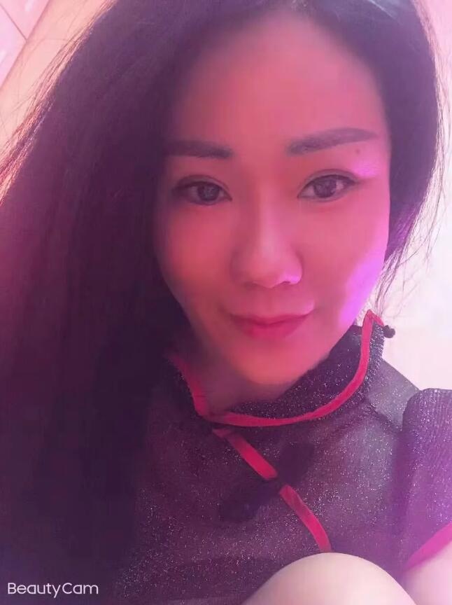 屁股很大的少妇