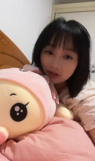 C奶纹身妹