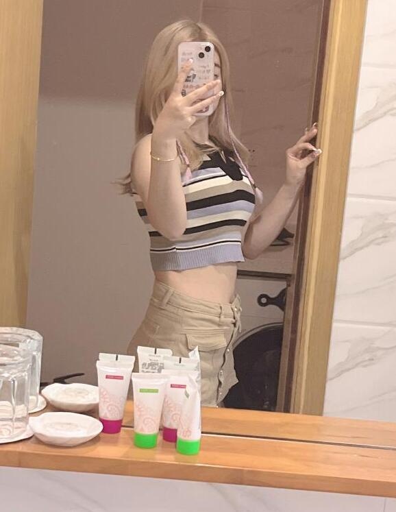 白小纯肤白嫩妹