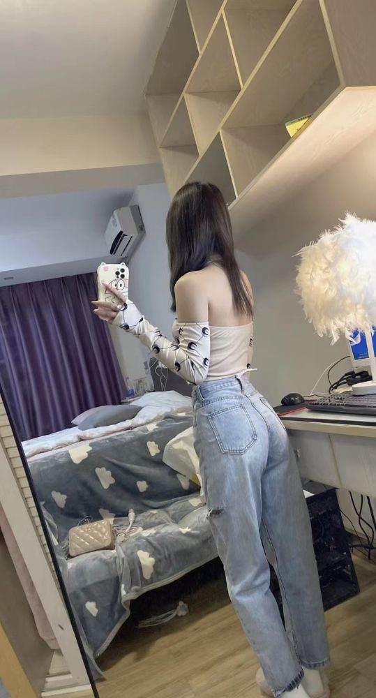 上海颖妹妹奶大 腿白服务好