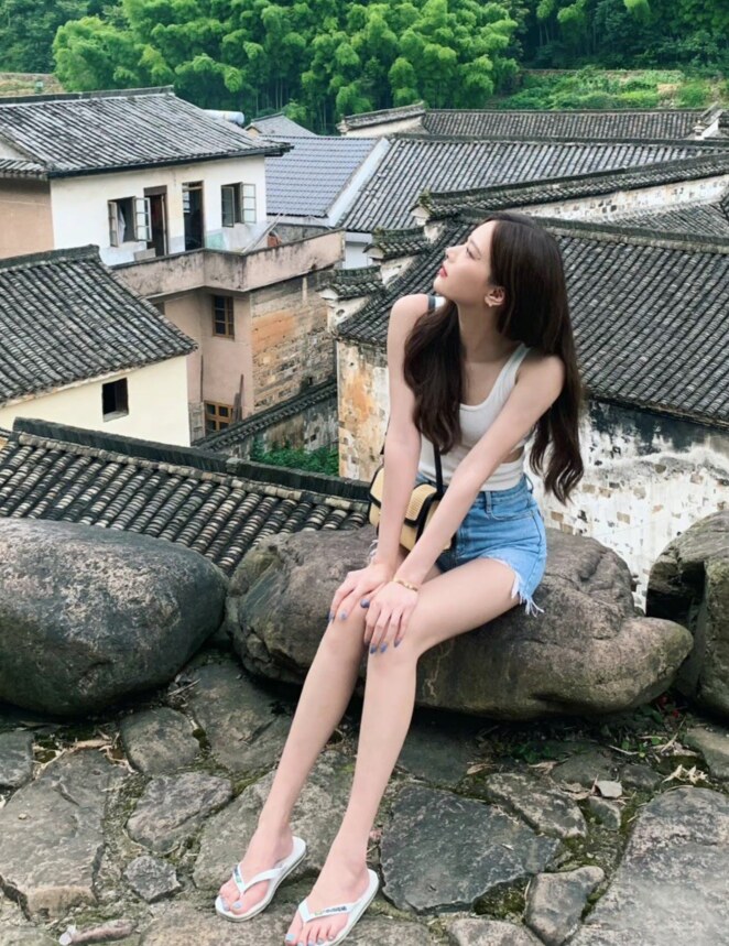 刚入行的小妞程程