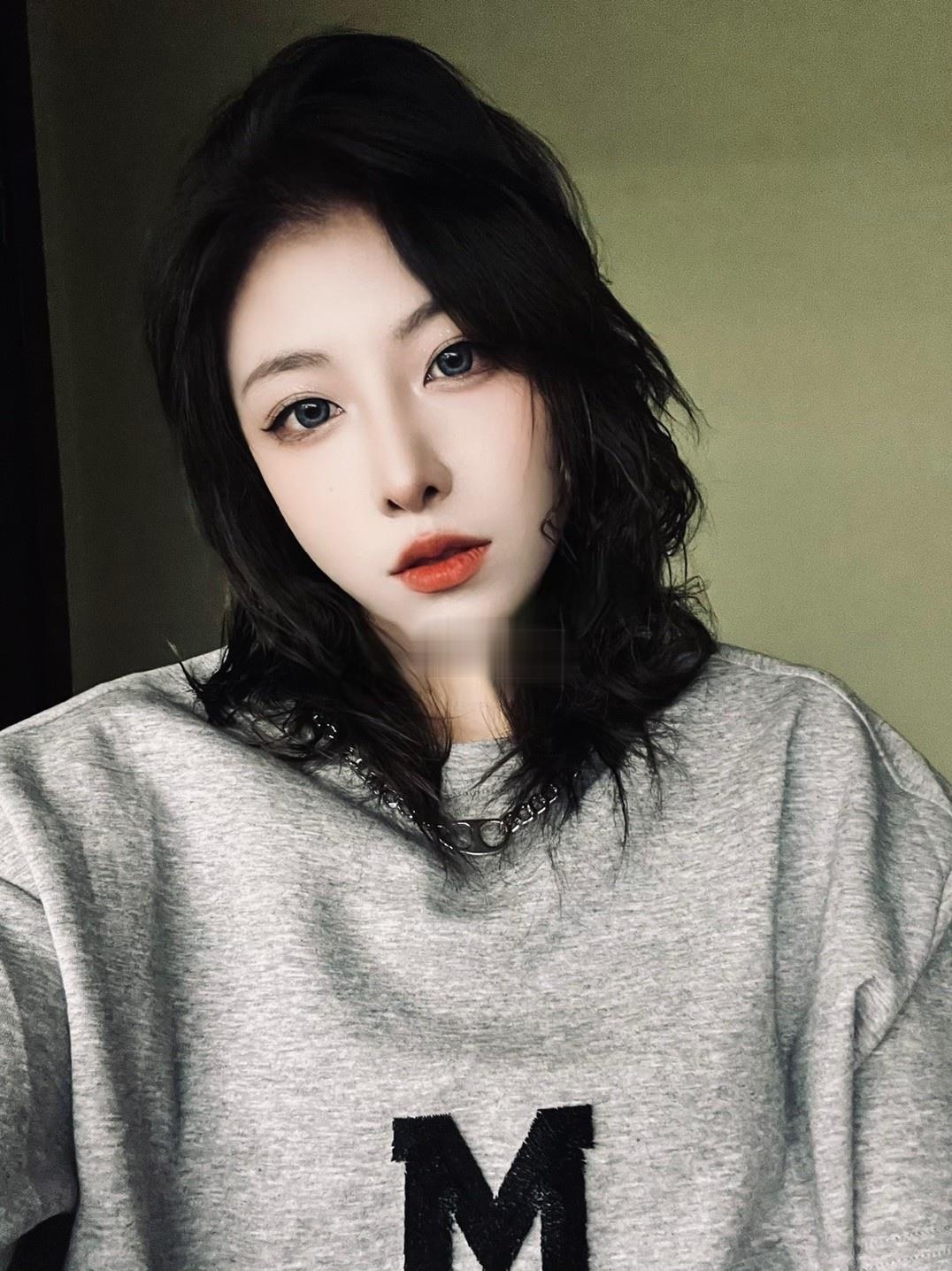 刚来的外地妹子有点小颜值高