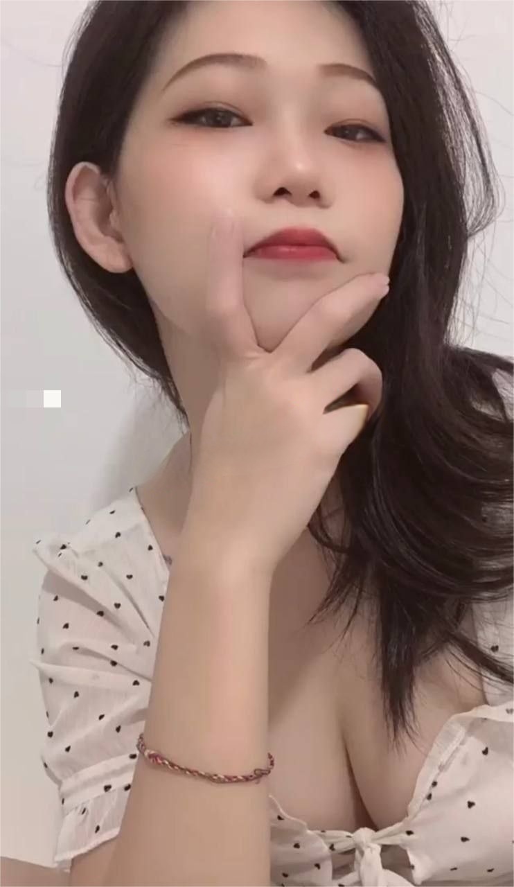 前凸后翘小清纯御姐范