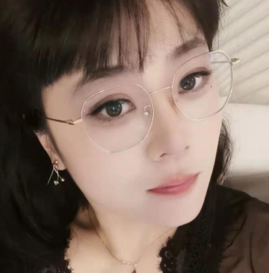 长腿丝袜大眼睛的御姐