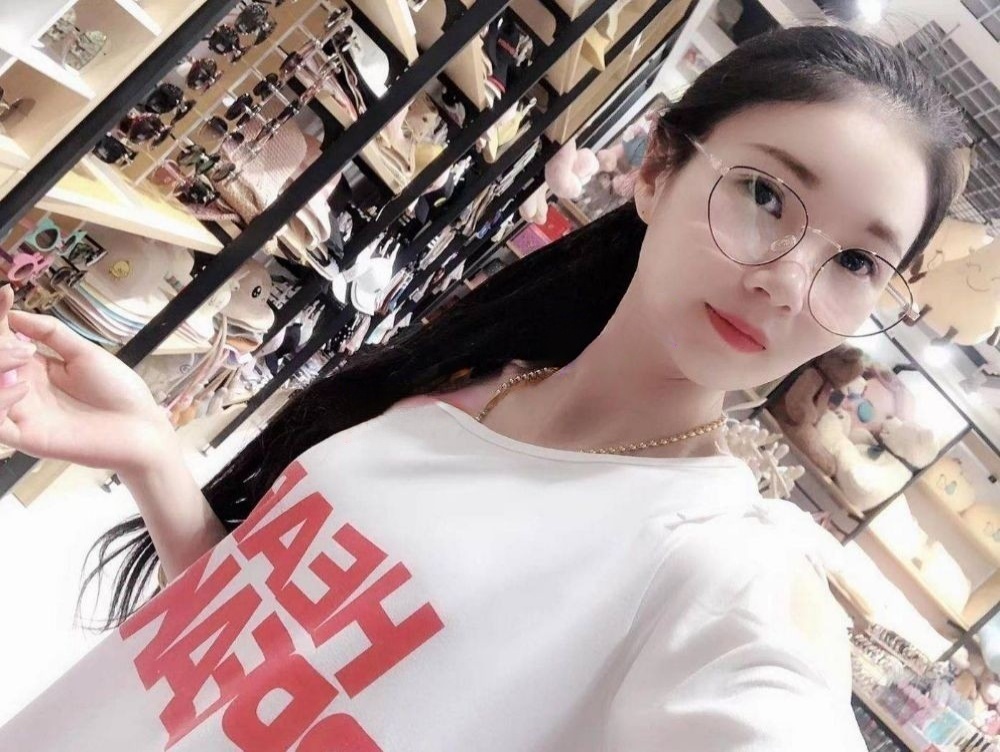 天河眼镜妹双儿