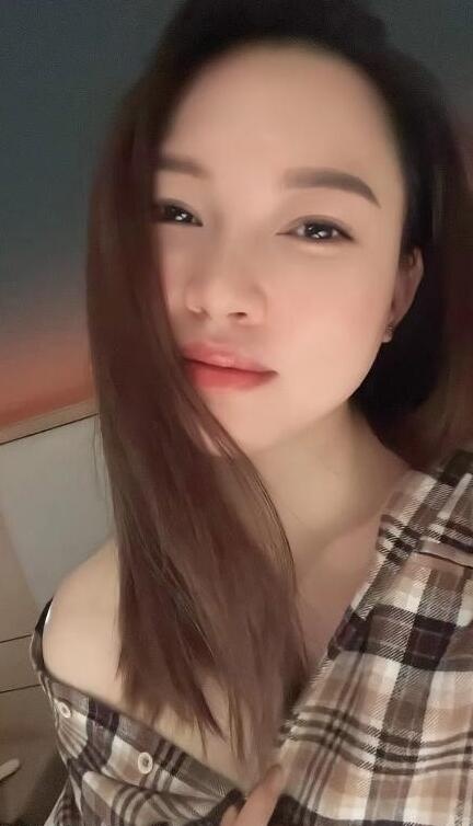 舌头很软的美女