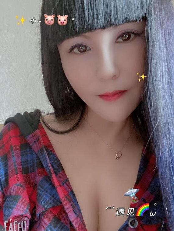 放得开的小少妇