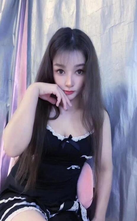 中项长发美妞天花板