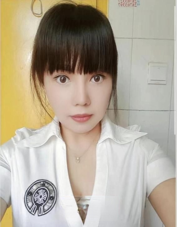 龙岗肤白大奶少妇 静静