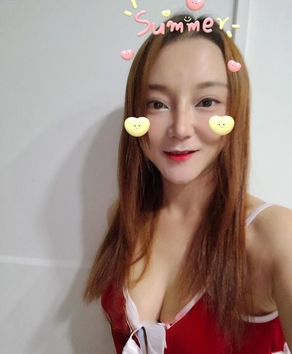 分享一个没毛的小姐姐