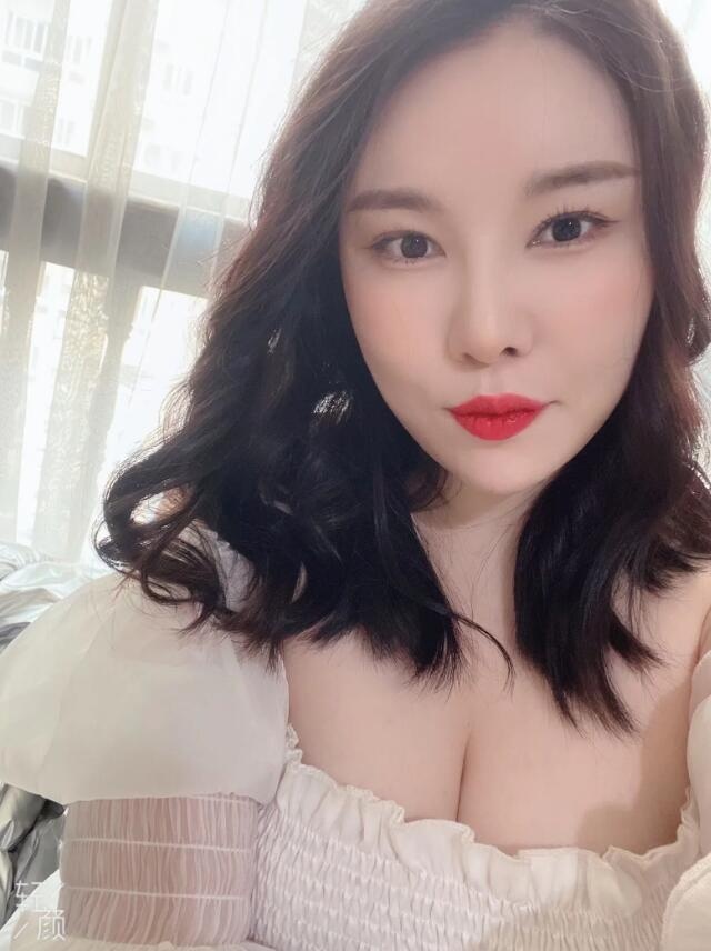 会发嗲的小姐姐