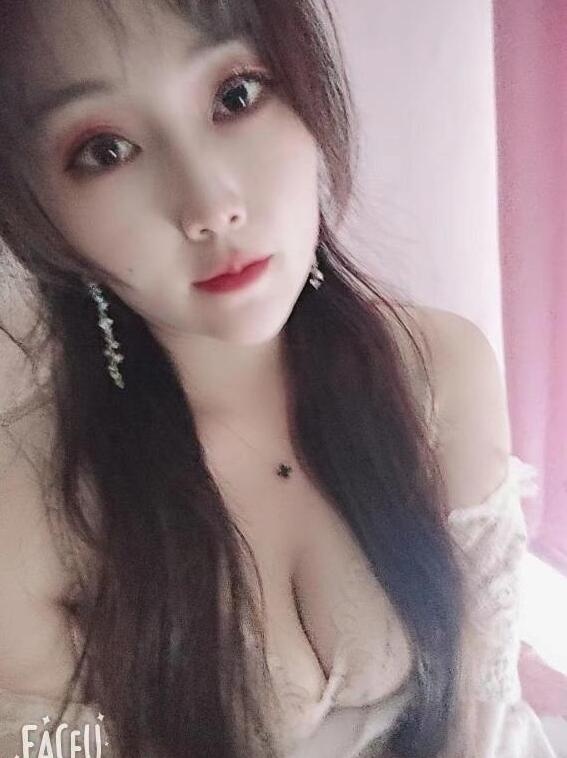 微胖黑丝小姐姐