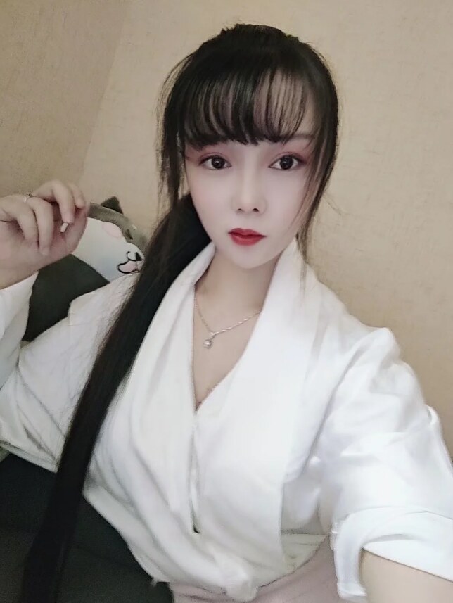 身材娇小可爱