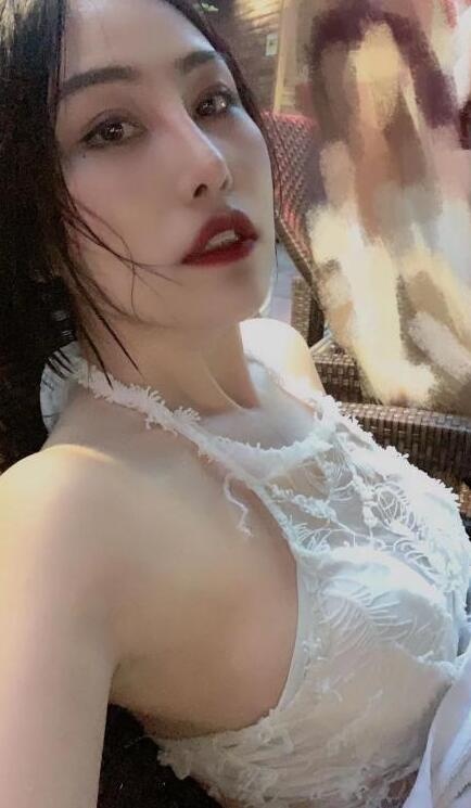 东门年龄不大的小姐姐