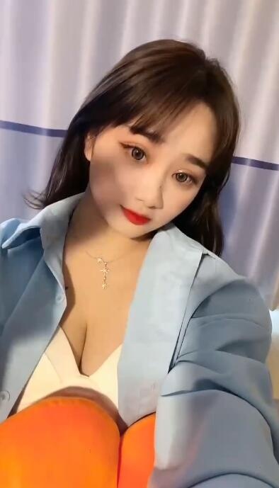 虎泉大胸小姨