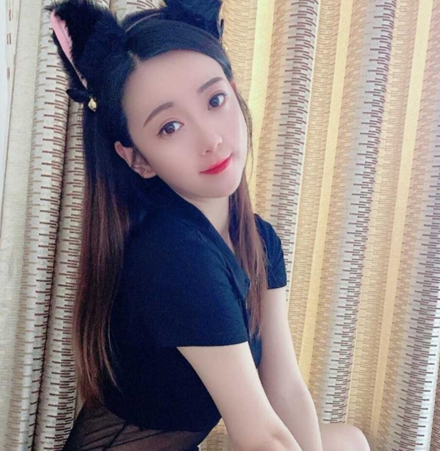 蜜桃臀性感宝儿