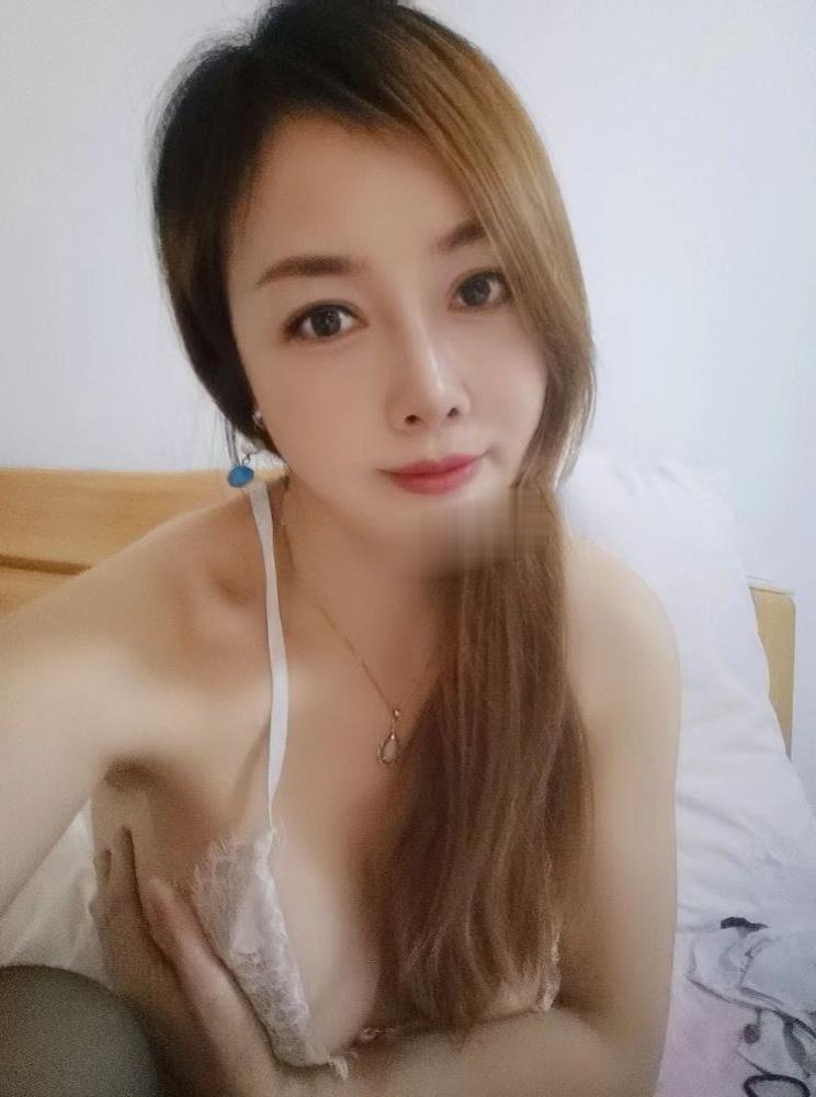 三约腰细奶大美少妇程程