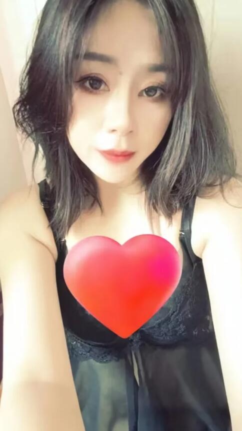 西湖大胸妹