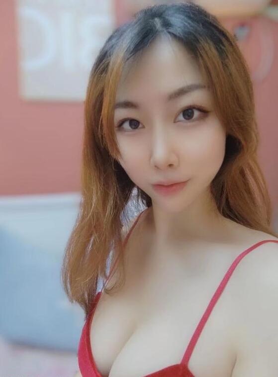 胸型极品的美妞